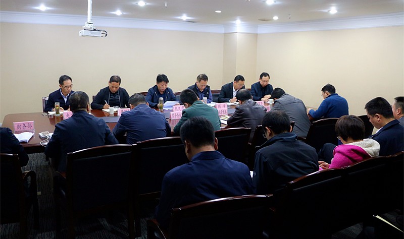 集团公司党委（扩大）会专题转达十八届六中全会精神.jpg