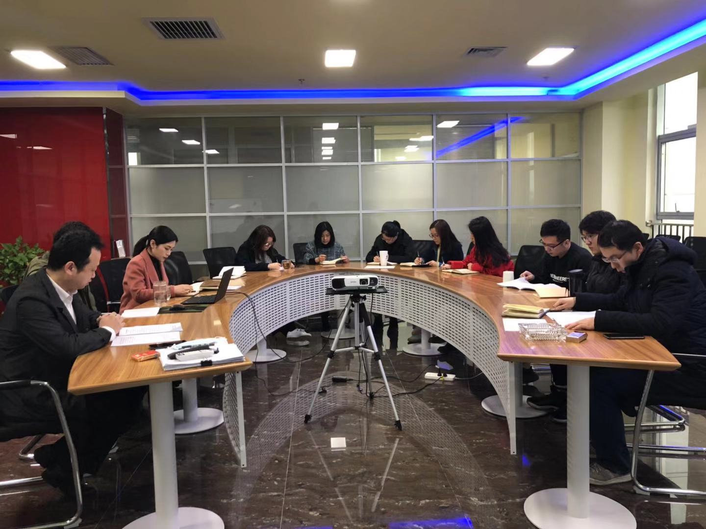 20190301研究院公司组织转达学习2019年岁情聚会暨一届三次次职代会精神.jpg