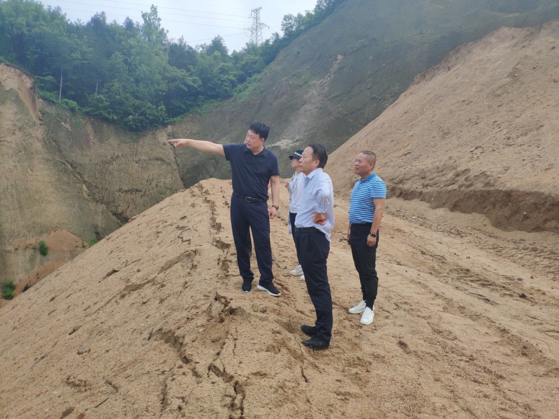 6.29顾峰深度调研柞水县修建垃圾综合处置惩罚项目_副本.jpg