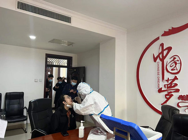 陕西保隆能源科技有限公司开展全员核酸检测事情_副本.jpg