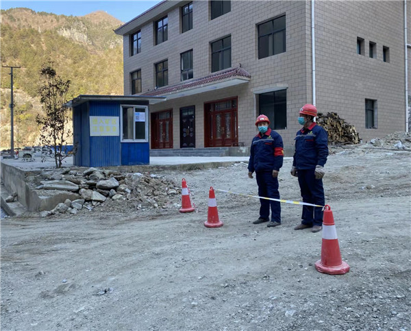 贡献爱心，展现国企继续.jpg