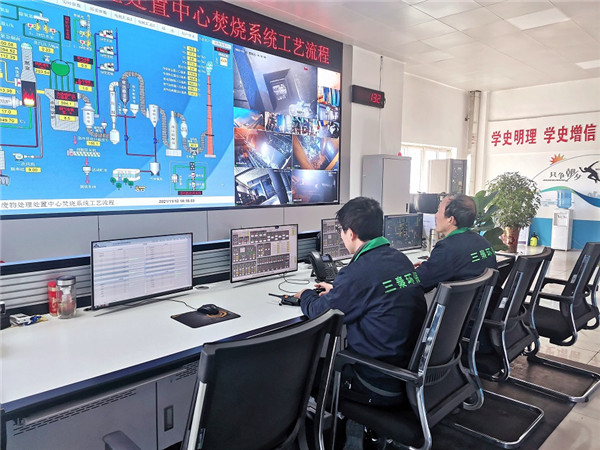 三秦 燃烧车间主控室.jpg