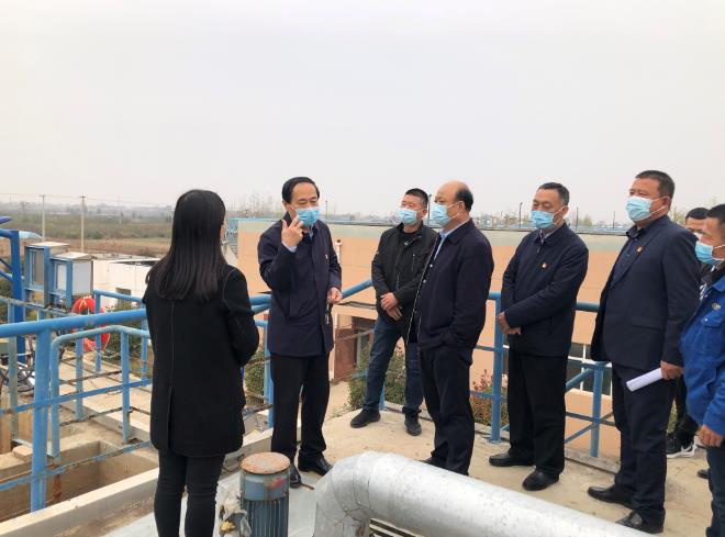 大荔县委书记由建新到水情形公司大荔县经开区污水处置惩罚厂调研.jpg