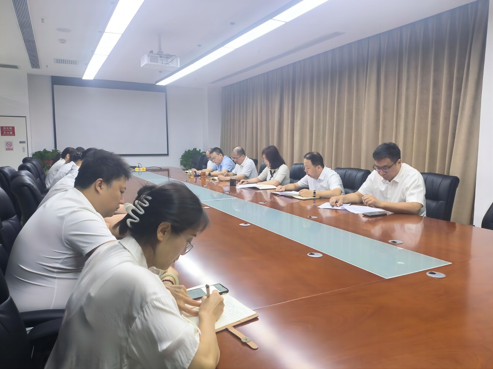 【智信公司召开转达学习集团“三个年”运动推进会精神专题聚会】.jpg