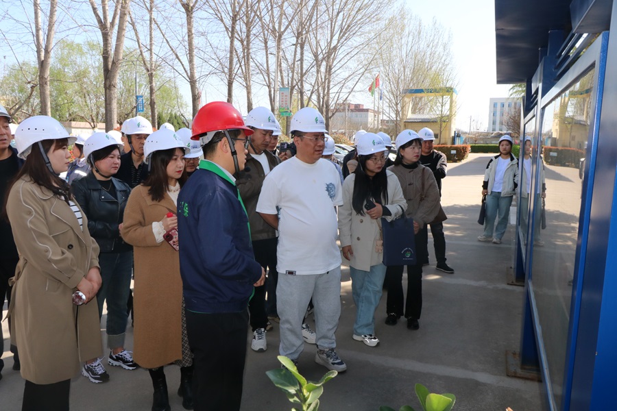 咸阳市“国际无废日”主题活感职员走进新天地公司旅行交流 (1).JPG