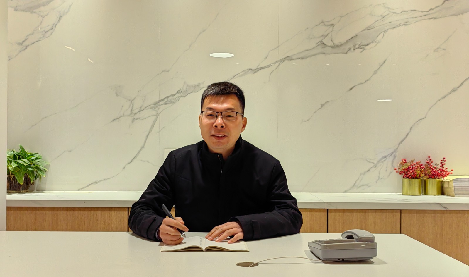 小我私家事情照.jpg